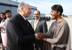 Atlanta Mayor Keisha Lance Bottoms bids farewell to Mawlana Hazar Imam as he departs Atlanta.