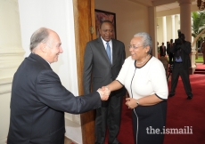 First Lady of Kenya Margaret Kenyatta welcomes Mawlana Hazar Imam to State House in Nairobi