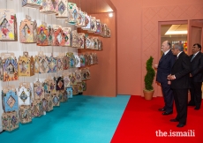 Mawlana Hazar Imam admires artwork designed by the UK Jurisdiction Jamat. Murids of all ages expressed wishes and prayers on lanterns in celebration of the Diamond Jubilee visit.