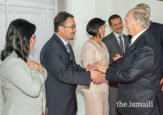 Calgary Headquarters Mukhi, Mukhiani, Kamadia and Kamadiani welcome Mawlana Hazar Imam on his arrival at the Calgary airport.