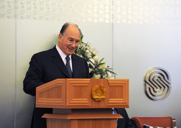 Mawlana Hazar Imam addressing guests at the inauguration of the Dushanbe Serena Hotel.