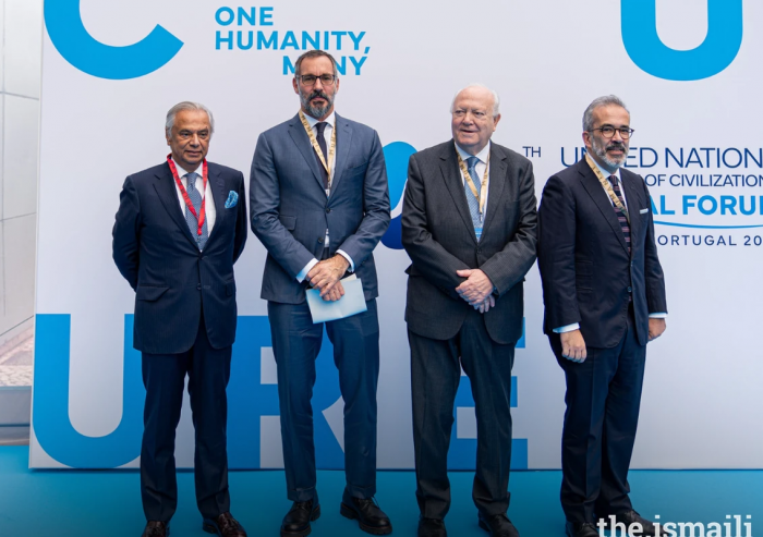 El Príncipe Rahim con Nazim Ahmad, Representante Diplomático del Imamat Ismailí en Portugal (izquierda); Miguel Ángel Moratinos, Alto Representante de la ONU (centro); y Paulo Rangel, Ministro de Asuntos Exteriores de Portugal (derecha)