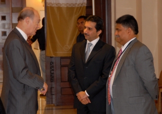 Prince Amyn speaks with IEF delegates at the Ismaili Centre Dubai.  