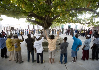 In the northern province of Cabo Delgado, Mozambique, supporting communities to build inclusive, participatory, transparent and accountable village-level institutions is a cornerstone of AKDN's approach to development. 