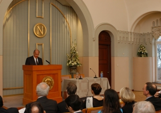 Mawlana Hazar Imam delivers his address at the Norwegian Nobel Institute to an audience of academics, diplomats, civil society leaders, and representatives from the Norwegian government and the private sector.