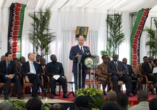 Mawlana Hazar Imam speaking at Alltex ceremony opening, with (L to R) Prince Rahim Aga Khan and Prince Amyn Aga Khan and (2nd right) Kenya President Mwai Kibaki looking on.