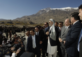 Mawlana Hazar Imam, President Rahmanov of Tajikistan (right), and Second Vice President Abdul Karim Khalili of Afghanistan (left) at the inauguration of the new Ishkashim Bridge across the Panj River.