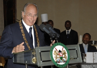 Mawlana Hazar Imam addresses the gathering after receiving the Kenyan's highest medal of honour, the Chief of the Order of the Golden Heart of Kenya, by President Kibaki at the State House, Nairobi.