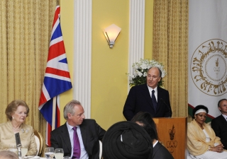 Mawlana Hazar Imam addressing the guests at the banquet.