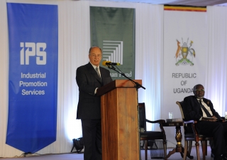 Mawlana Hazar Imam addresses the gathering at the inauguration of the Bujagali power plant.