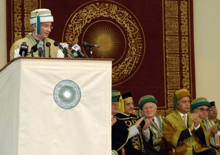 Mawlana Hazar Imam, Chancellor of AKU, addresses the Convocation gathering.