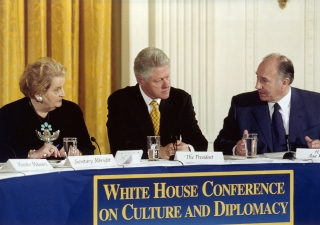 The 28 November 2000, His Highness the Aga Khan was meeting U. S. President Bill Clinton and U.S. Secretary of State Madeleine Albright at the first White House Conference on Culture and Diplomacy, Washington.