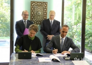 The French Development Agency and AKDN signing an agreement for USD$58 million to finance the construction of the Aga Khan Academy Maputo in the presence of His Highness the Aga Khan and Rémy Rioux, Director-General of the French Development Agency (AFD).