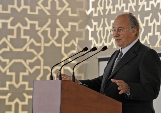 Describing a vision for Khorog as “the Jewel of the Pamir,” Mawlana Hazar Imam delivers his address at the foundation laying ceremony for the Ismaili Jamatkhana and Centre in Khorog. 