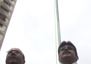 Flag hoisiting ceremony at Bandra Yuwan society in Mumbai; Mr. Firoz Sattani and Mr. Anwarali Rayani, Vice-President, Ismaili Council for India