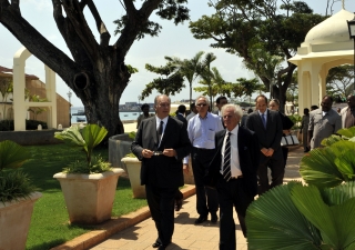 In advance of the inaugural ceremony, Mawlana Hazar Imam, accompanied by Prince Hussain and Princess Khaliya, tours Forodhani Park with Luis Monreal, General Manager of the Aga Khan Trust for Culture.