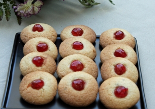 A tray of nankhatai.