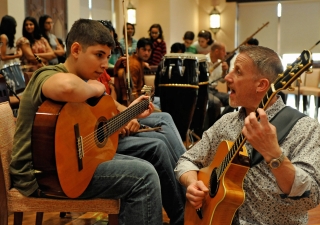 During rehearsal, Paul Griffiths works with a Syrian musician from the UAE Jamat.
