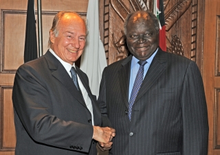 Mawlana Hazar Imam with His Excellency, President Mwai Kibaki of Kenya at Harambee House in Nairobi.