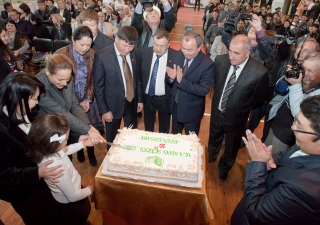 Princess Zahra with the Vice Speaker of the Kyrgyz Parliament, Asiya Sasykbaeva, and a student of the Aga Khan School in Osh cutting a 10th Anniversary cake for the school in the presence of Kyrgyz government and Osh civic officials.