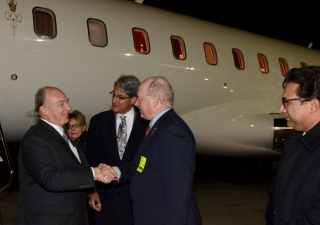 Arriving in Edmonton, Mawlana Hazar Imam is welcomed by Alberta Chief of Protocol Betty Anne Spinks, Minister Ken Hughes, Ismaili Council President Malik Talib, and Vice-President Moez Rajwani.