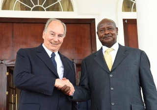 Mawlana Hazar Imam and President Museveni meet at the State House in Entebbe, Uganda. AKDN / Zahur Ramji