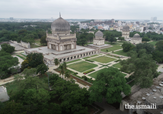 The park is a testament to the grandeur of the Qutb Shahi dynasty—contemporaries to the Mughals and renowned patrons of Persianate culture.