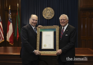 Georgia Governor Nathan Deal presents Mawlana Hazar Imam with a Proclamation in recognition of his Diamond Jubilee.