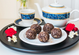 Date and Cocoa Balls