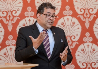 His Worship, Naheed Nenshi, Mayor of the City of Calgary, speaks to a full-house at the Ismaili Centre, Toronto as part of the Ismaili Centre Canada 150 Series