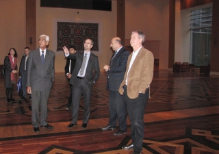 During their tour, the Canadian and Australian ambassadors learnt about the architectural, cultural and religious aspects of the Dushanbe Ismaili Centre. AKDN / Modavlat Gulomkodirova