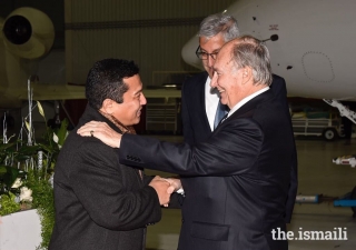 Council for Quebec and the Maritimes President Mohamud Deedar Suhrab Sadid greets Mawlana Hazar Imam upon his arrival in Montreal.