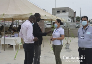 Dra. Filomena Gonçalves giving an interview to local media acompained by Rumi Lalani from Beira Jamat