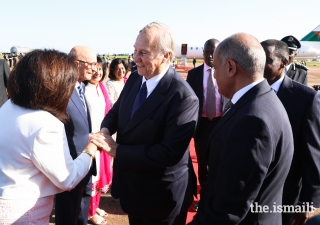 Mawlana Hazar Imam greets leaders of the Jamat upon his arrival for the Diamond Jubilee visit to Uganda.