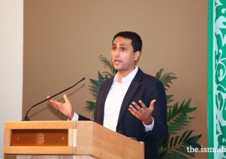 Dr. Eboo Patel delivers a thought-provoking lecture to the audience.