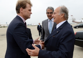 Mawlana Hazar Imam is greeted by Minister Chris Alexander and President Malik Talib upon his arrival in Toronto. Zahur Ramji