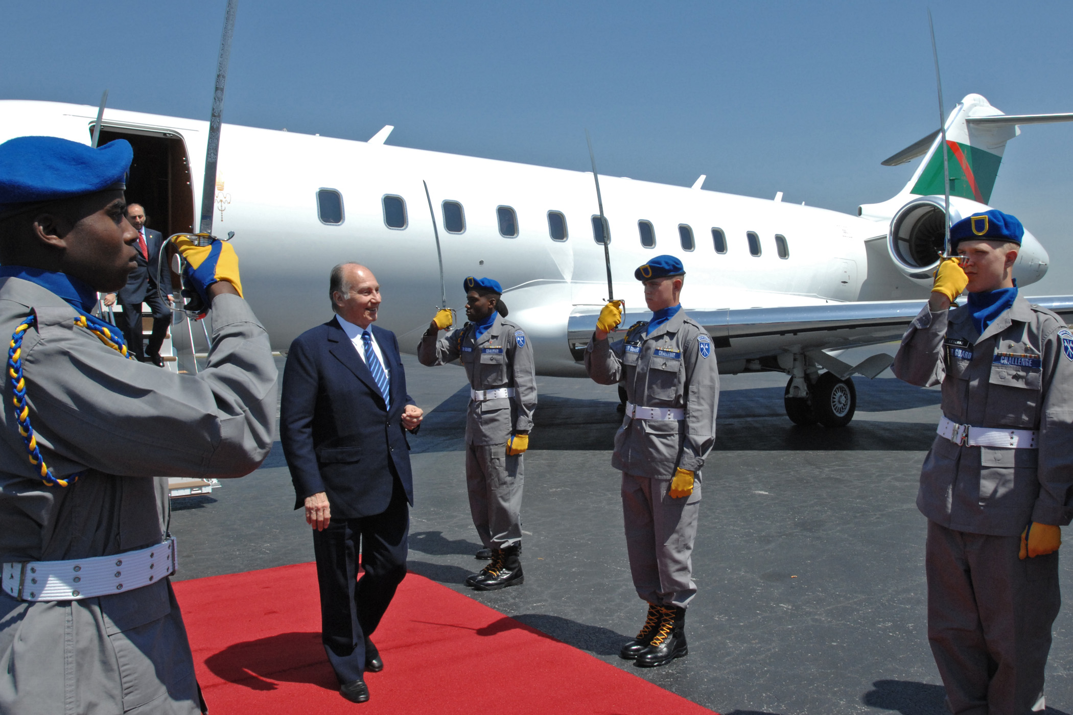 A Guard of Honour welcomes Mawlana Hazar Imam to the State of Georgia. Photo: Zahur Ramji