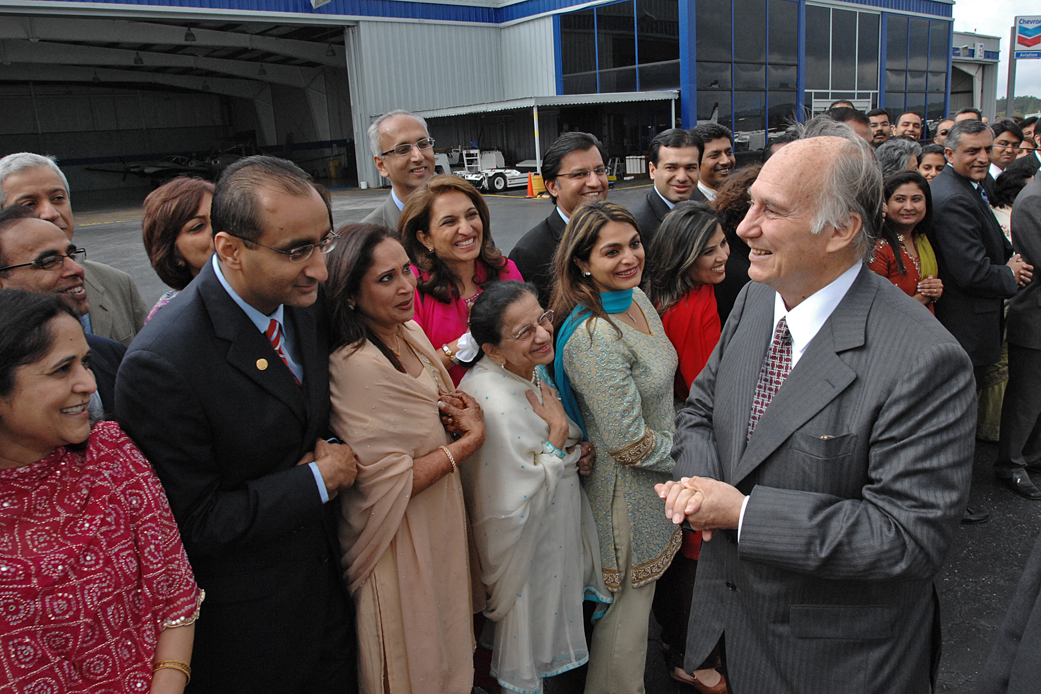 Mawlana Hazar Imam speaks to leaders of the Jamat from across the United States, who had gathered at Atlanta`s Fulton County Airport to bid him farewell. Photo: Zahur Ramji