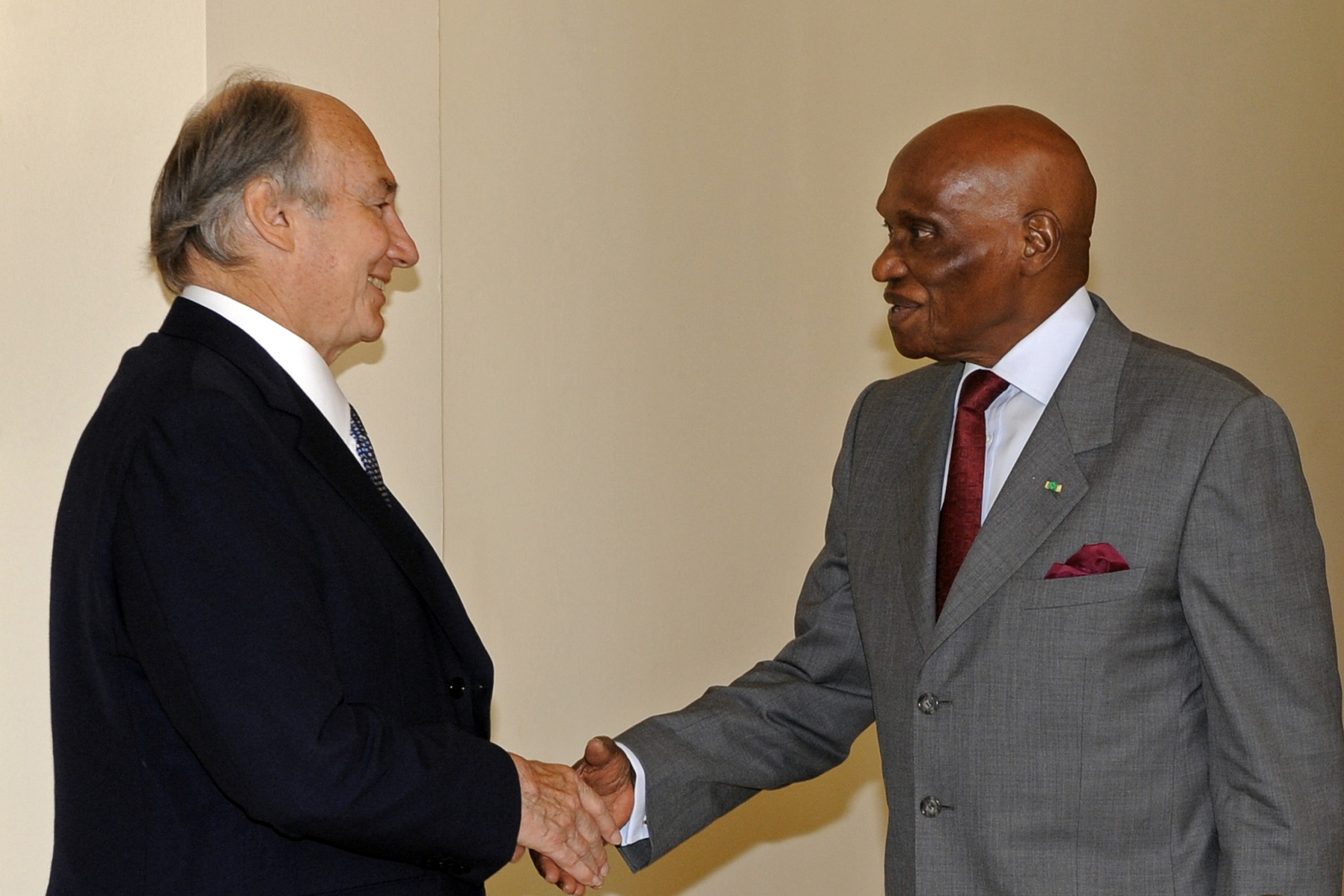 Mawlana Hazar Imam is greeted by His Excellency President Abdoulaye Wade of Senegal. Photo: Gary Otte