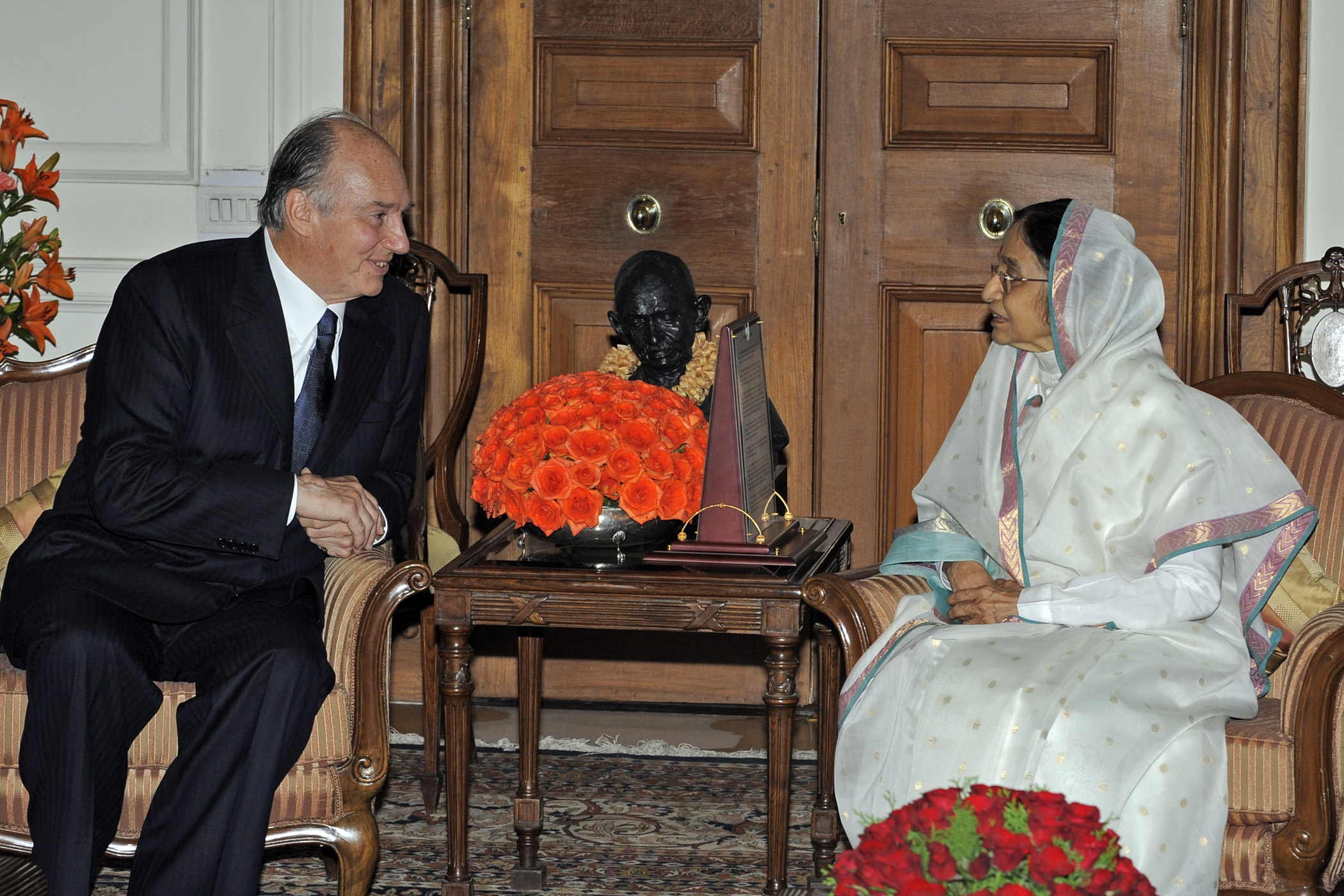 Mawlana Hazar Imam meets with the Honourable President of India, Mrs Pratibha Patil. Photo: Gary Otte