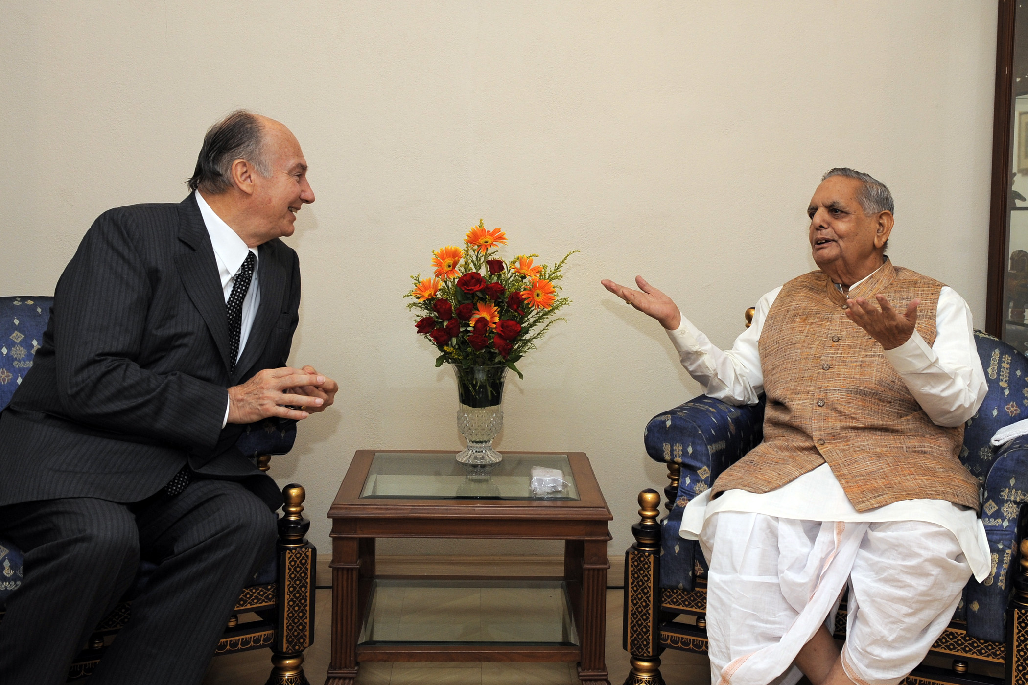 Mawlana Hazar Imam meets with the Governor of Gujarat, Mr Nawal Kishore Sharma, in Ahmedabad. Photo: Gary Otte