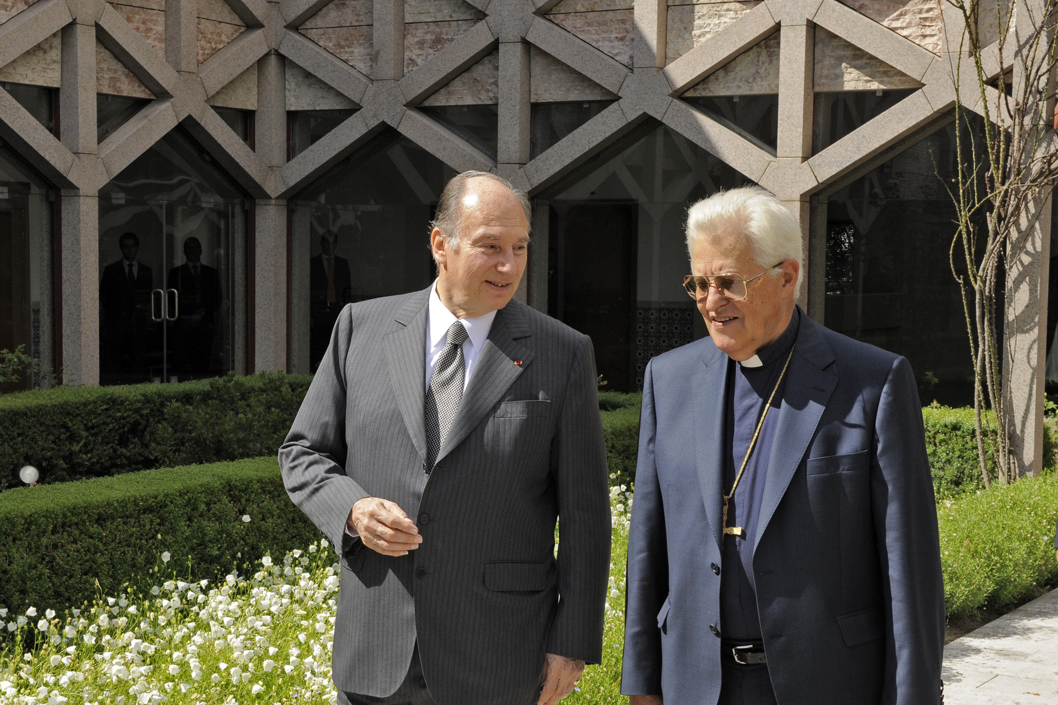 Mawlana Hazar Imam and the Cardinal Patriarch of Lisbon, D. José Policarpo, walk together through the gardens of the Ismaili Centre in Lisbon. Photo: Gary Otte