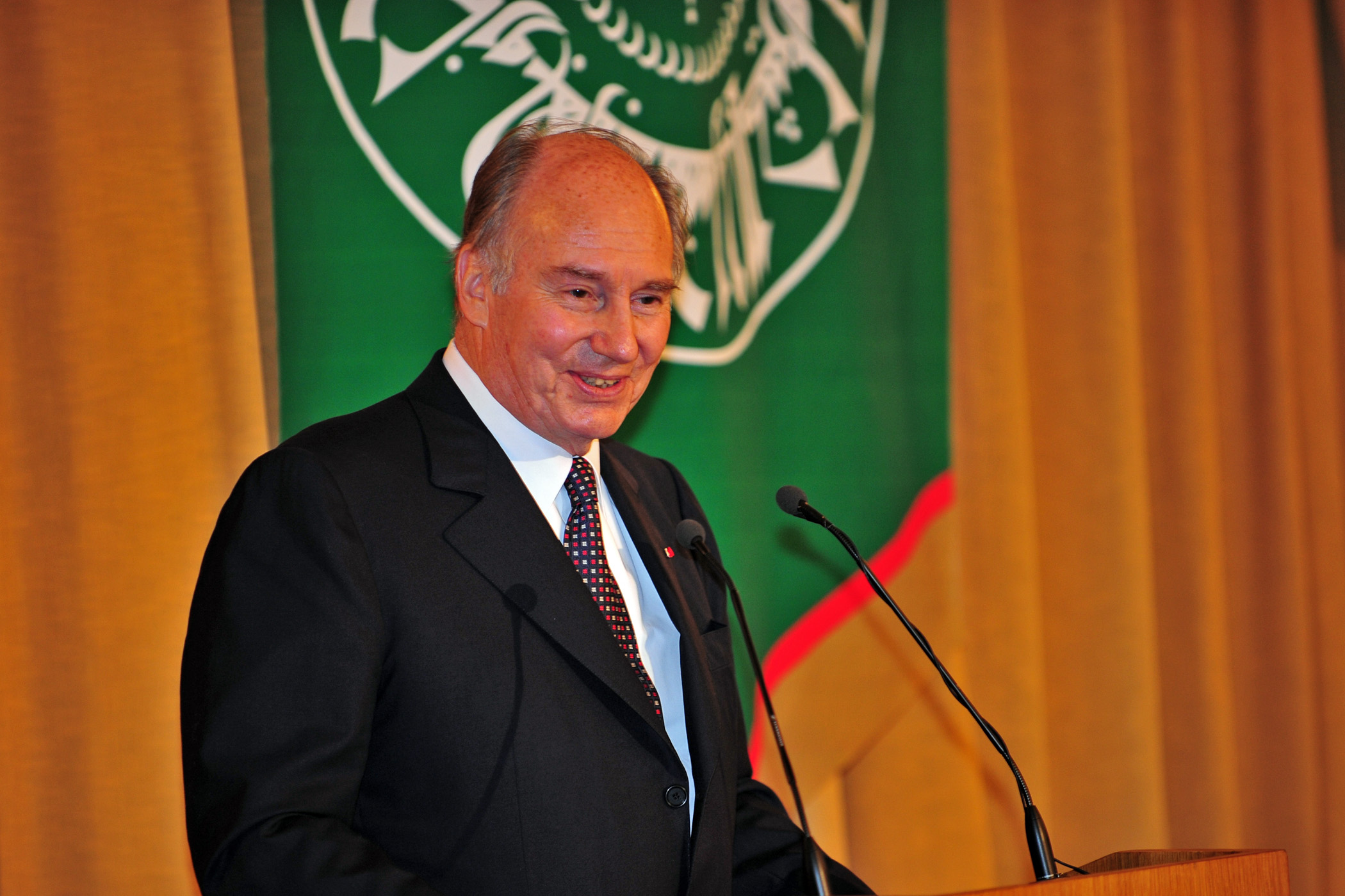 Mawlana Hazar Imam addresses leaders gathered at a dinner hosted by the Jamati institutions of Portugal in his honour. Photo: Zahur Ramji