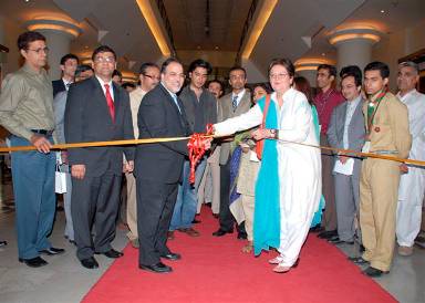 Chief guest, Mr Iqbal Walji, President of the Ismaili Council for Pakistan, and the guest of honour, Ms Salima Hashmi, inaugurate the exhibition at the national finals in Lahore. Photo: Courtesy of ITREB Pakistan