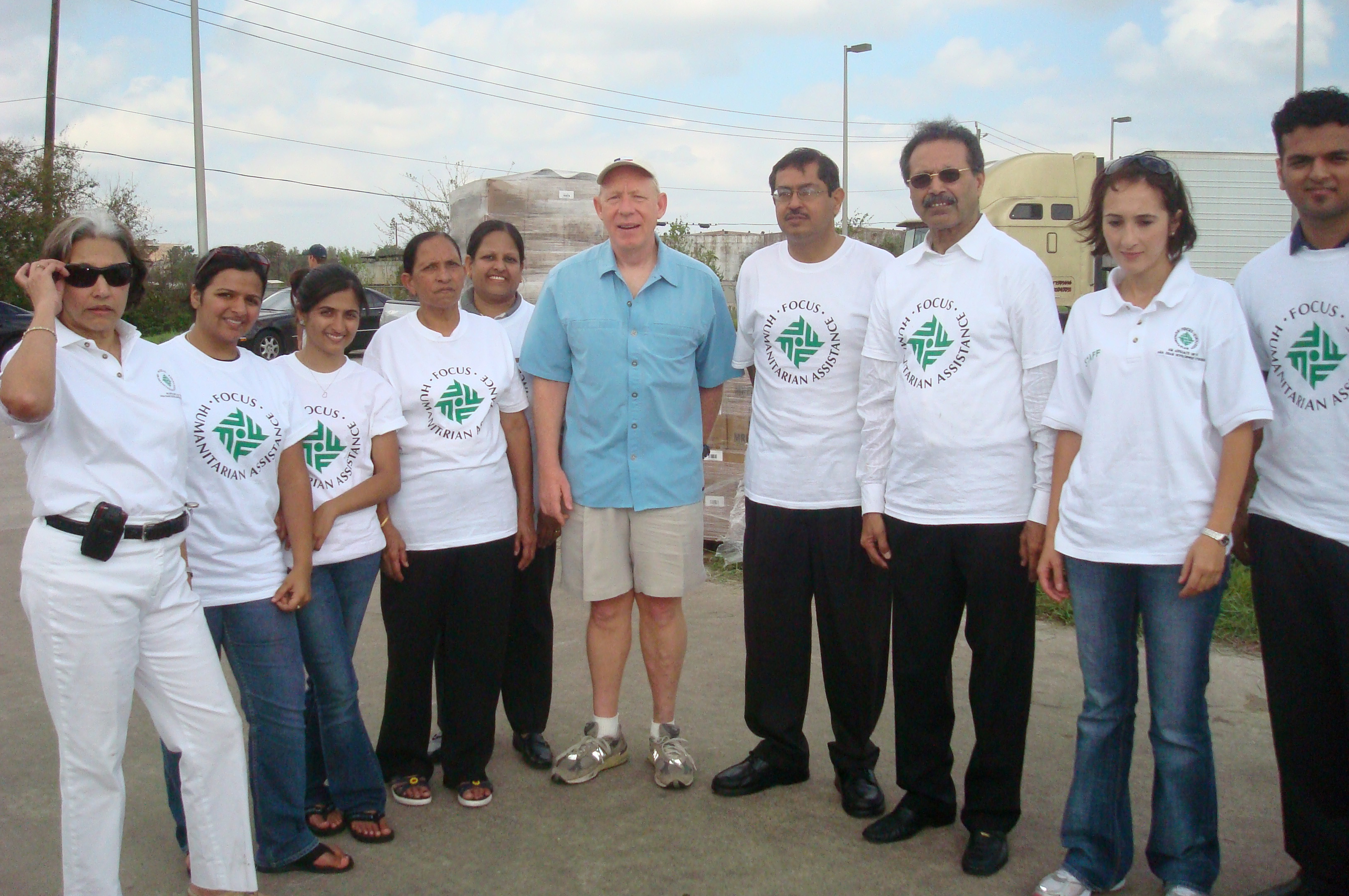 Houston Mayor Bill White with FOCUS volunteers at a Houston Distribution Center, where volunteers picked up meals, ice and water for seniors at assisted living facilities, nursing homes and for those without means of travel. Photo: Courtesy of FOCUS