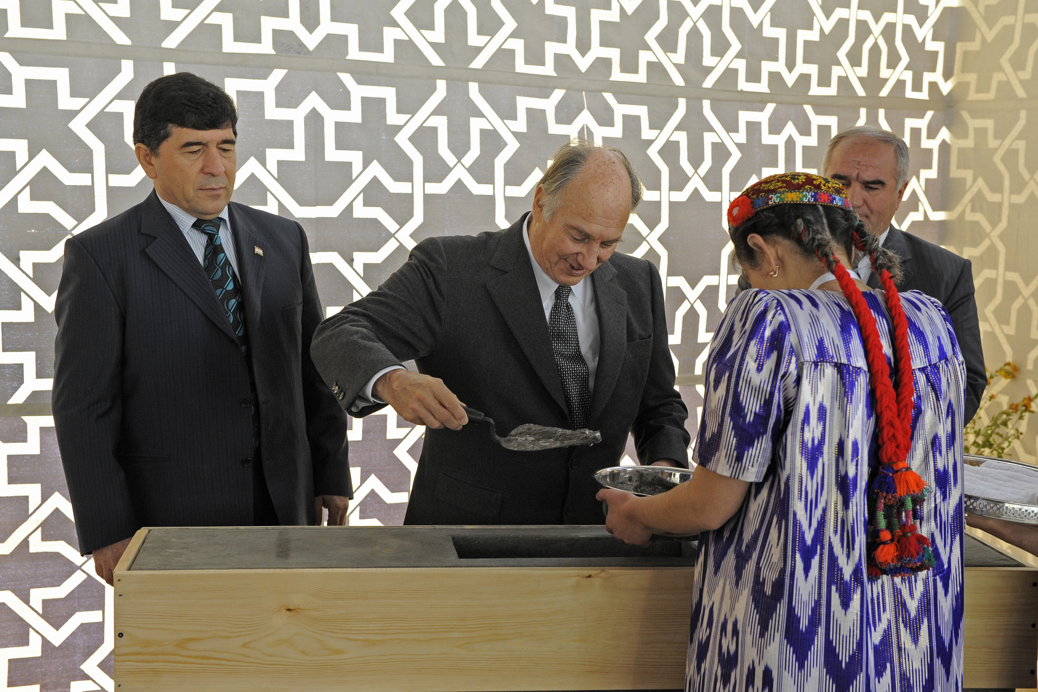 Joined by the First Deputy Prime Minister and the Governor of Gorno-Badakhshan, Mawlana Hazar Imam lays the foundation for the Ismaili Jamatkhana and Centre in Khorog. Photo: Gary Otte