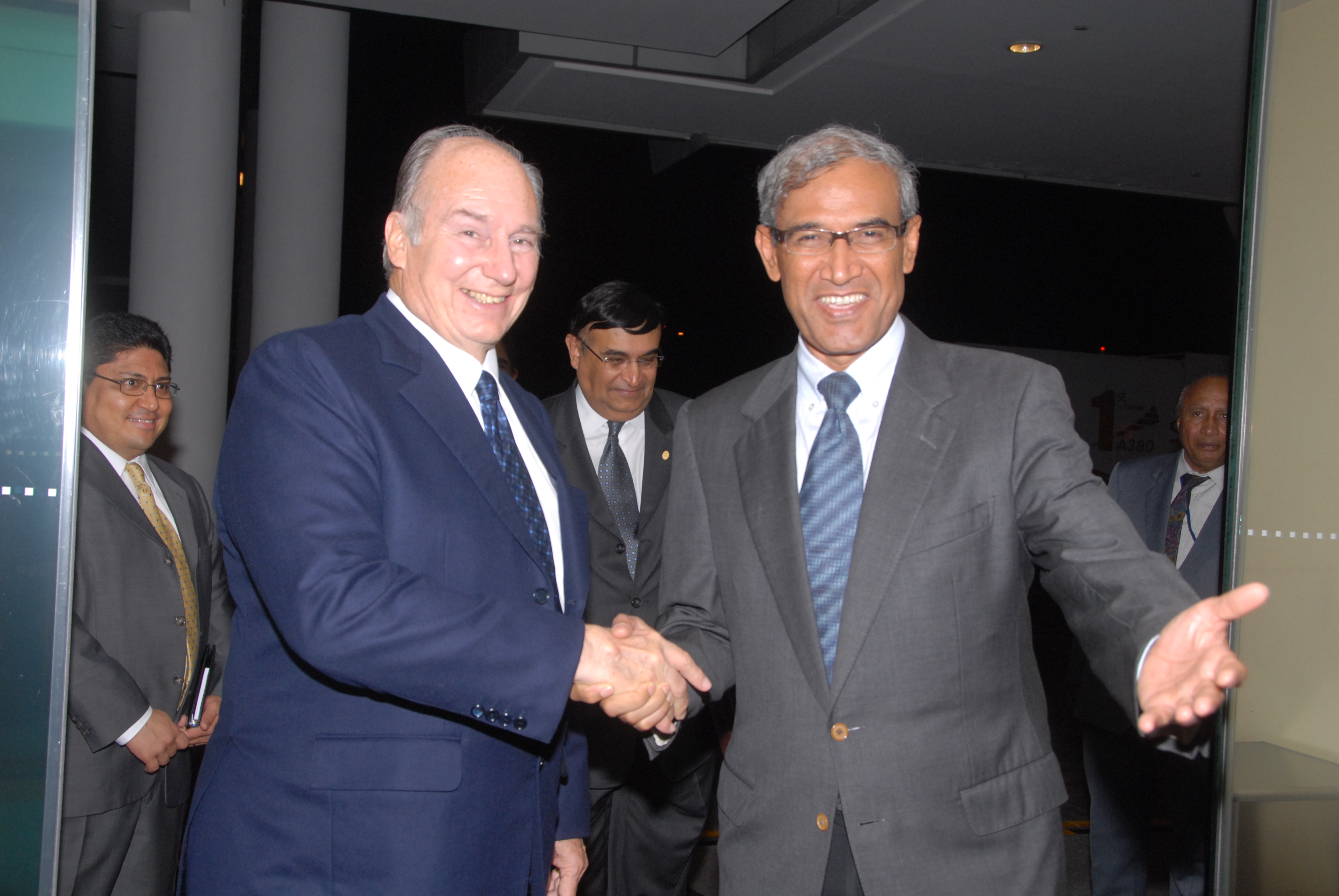 Mawlana Hazar Imam is received by Singapore's Senior Minister of State for Foreign Affairs, Zainul Abidin Rasheed, upon his arrival. Photo: Akbar Hakim