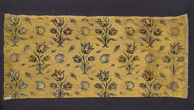 Voided silk-velvet textile fragment from Iran, dating from the first quarter of the 17th century. This fabric represents the type of luxury silks that were produced as a result of Shah Abbas' stimulus to trade with Europe. Photo: Staatliche Museen zu Berlin