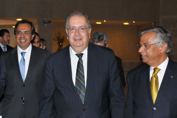 The President of the Assembly of the Republic of Portugal, Dr Jaime Gama, is accompanied by President Amirali Bhanji of the Ismaili Council for Portugal and the AKDN Resident Representative in Portugal, Nazim Ahmad at the Lisbon showing of Luz Irradiante. Photo: Courtesy of the Ismaili Council for Portugal