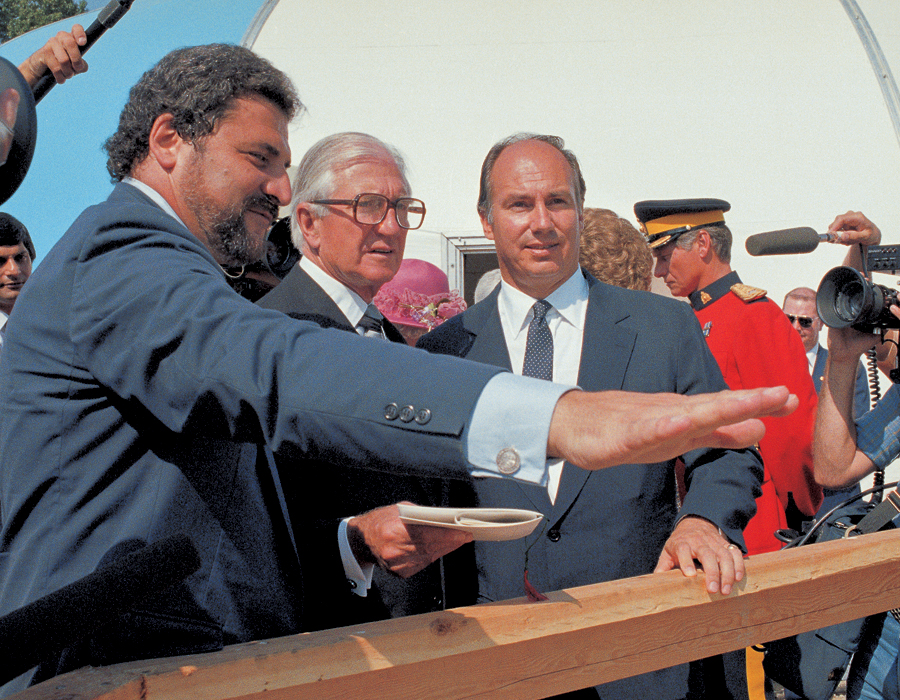 Architect Bruno Freschi describes to Mawlana Hazar Imam and the Lieutenant Governor of British Columbia, how the Ismaili Centre, Burnaby will take shape. Photo: Christopher Little